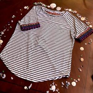 L striped tee with crocheted sleeve ends & back